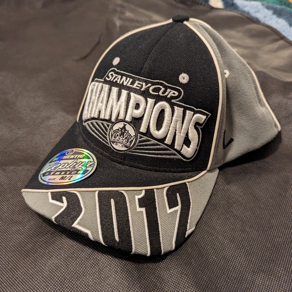 Los Angeles Kings NHL 2012 Stanley Cup Champions Flex Hat Cap Size M/L Zephyr